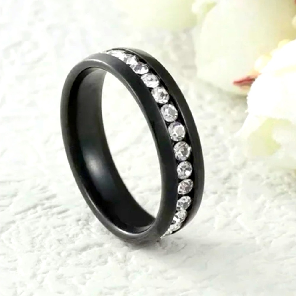 New Black Stainless Steel Zircon Row Ring